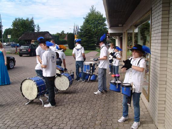  Bildname: Hochzeit_005.jpg 
 Breite: 640 Pixel 
 Höhe: 480 Pixel 
 Grösse: 113 kB 